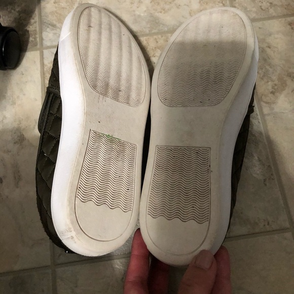 Steve Madden slip ons - Picture 2 of 2